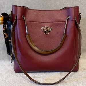 Burgundy Shoulder Bag with Rhinestone Bee Accent – Multi-Carry Options 🐝✨